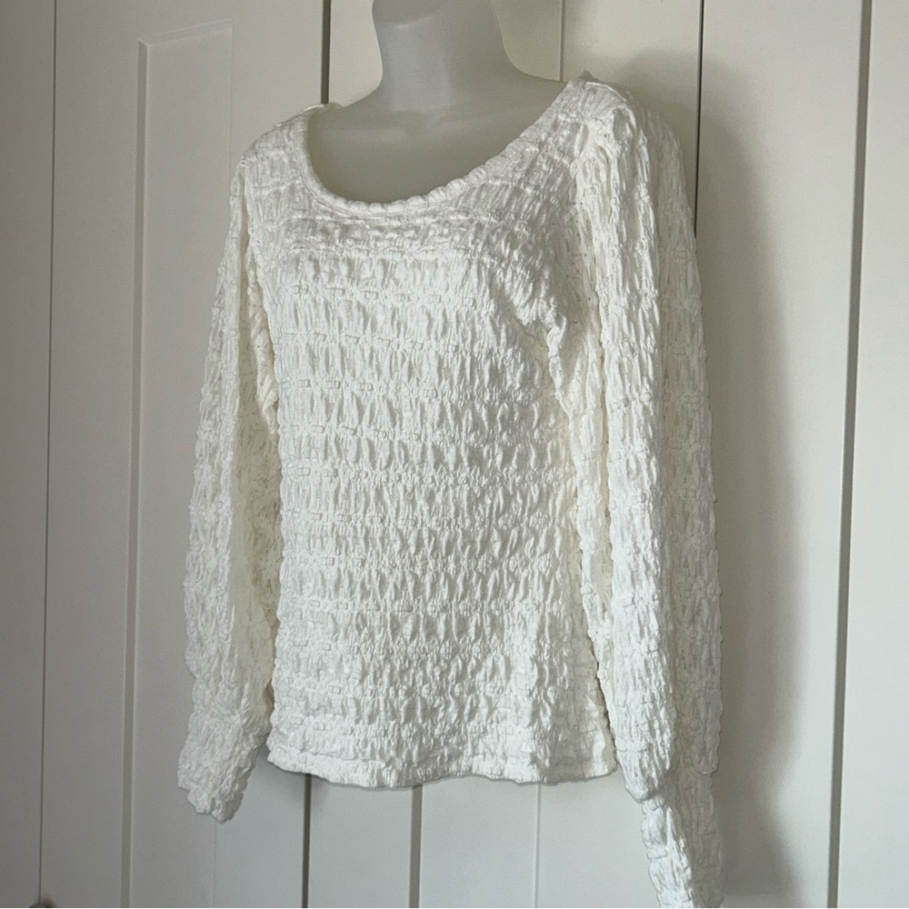New with tags Kyemi smocked top with keyhole back L - Picture 3 of 8